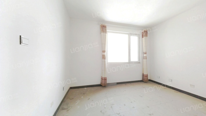 出行方便 配套齐全 正南户型 居住舒适-客厅