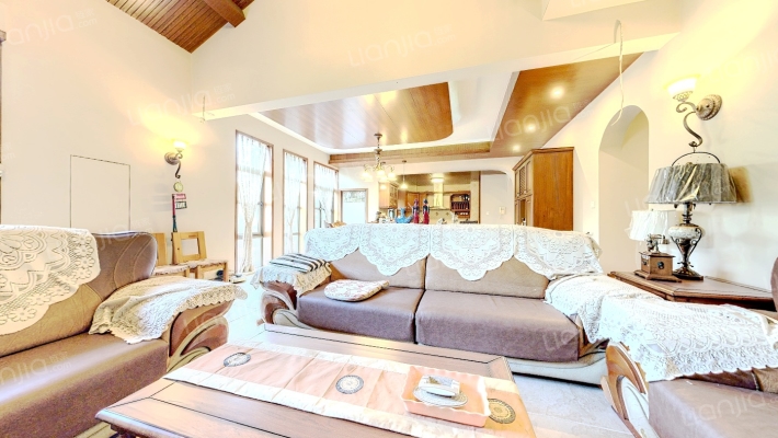 麓山国际塞尔维蒙二手房实景图