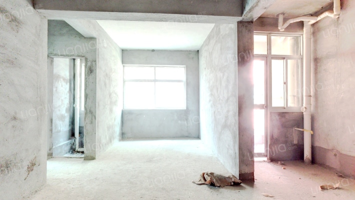 信和华庭二手房实景图