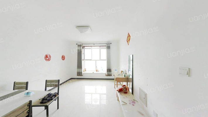 名流美域 临钻石广场  交通方便  楼层采光充足-客厅