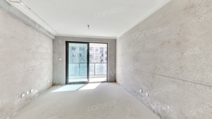 垅背新居二手房实景图