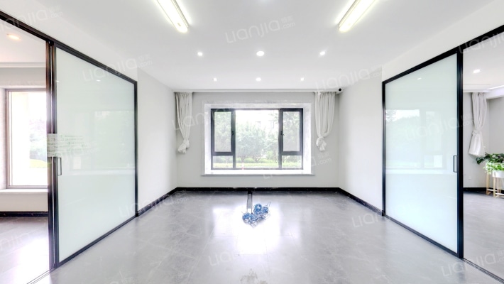 鸿玮澜山三期尊岳二手房实景图