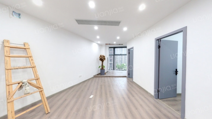 希尔顿公馆二手房实景图