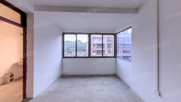 大发小区二手房实景图