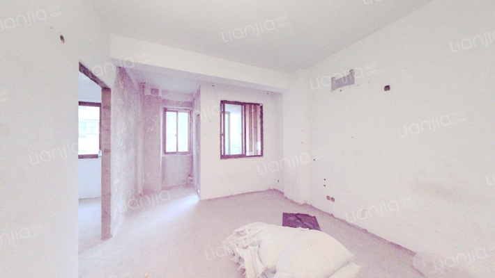 铂金公寓二手房实景图