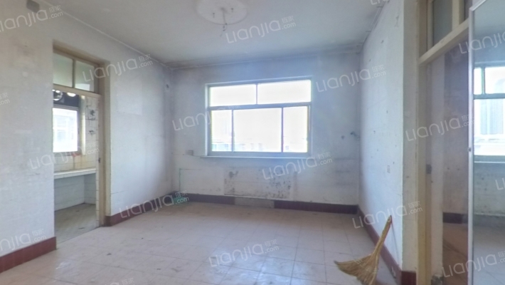 青少年宫家属楼二手房实景图