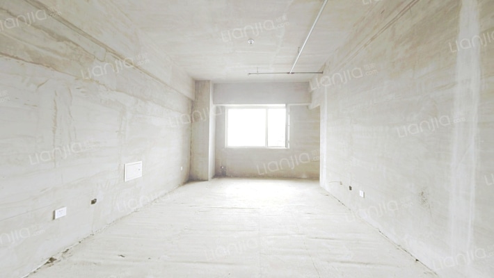 房本满二，此房为70年大产权，集中供暖-客厅