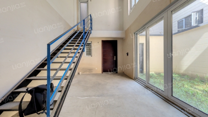 万科遇见山二手房实景图