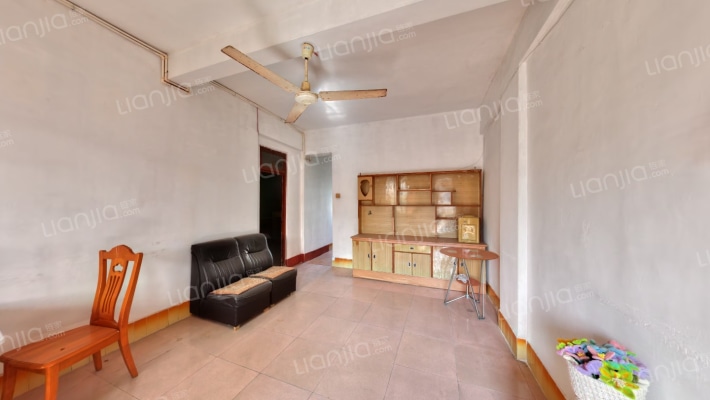 南江路住宅二手房实景图