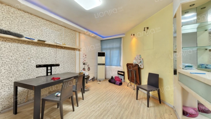 现代花园B区二手房实景图
