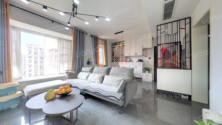 蓝润华府春天二手房实景图