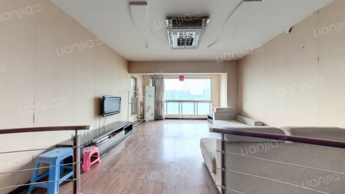 绿地翠谷四期勃朗廷二手房实景图