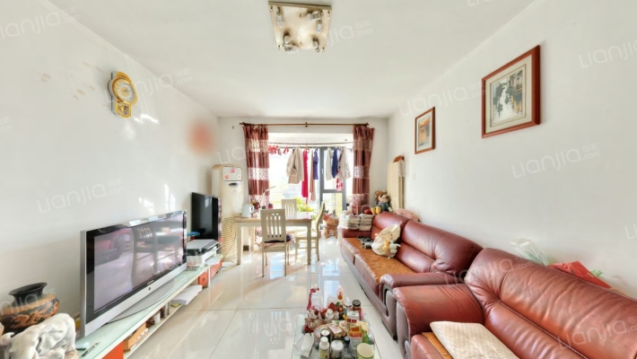 宝翠花都听景园二手房实景图