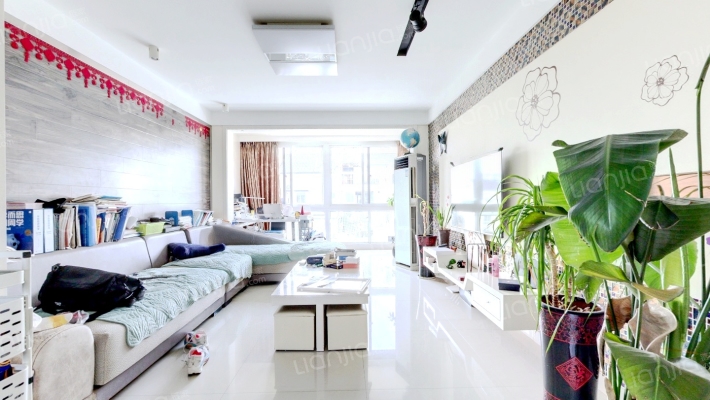 依水佳苑西区二手房实景图