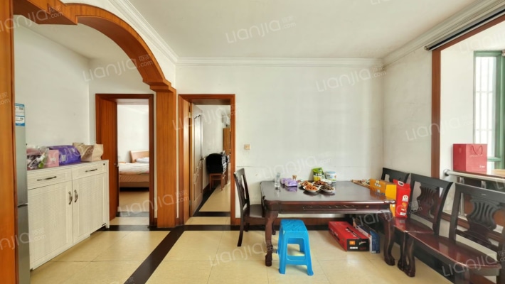 日新新村二手房实景图