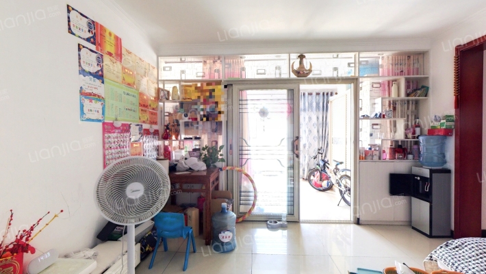 七十年大产权  采光好  .........-客厅