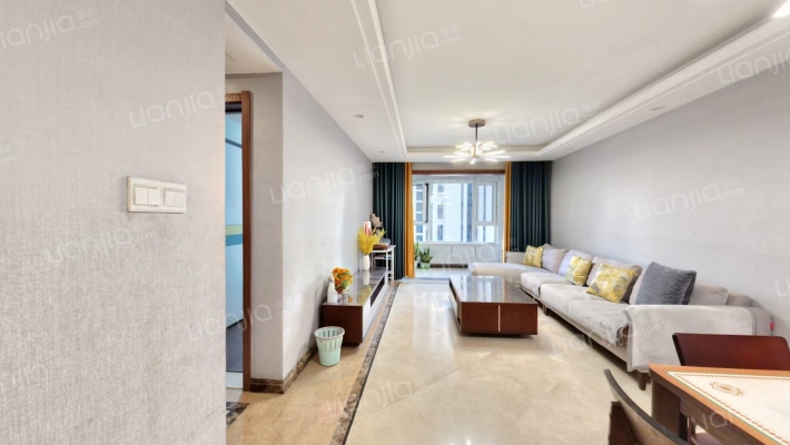 公园里二手房实景图