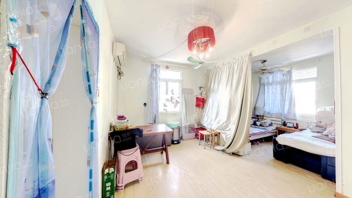 安庆路122号二手房实景图