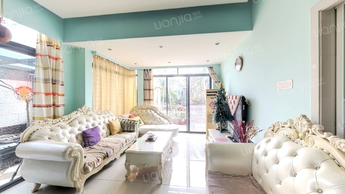 西海岸高尔夫温泉别墅二手房实景图