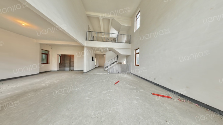 蔚蓝卡地亚黑钻二手房实景图