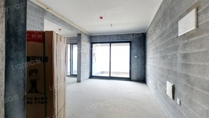 铂瑞花园南区二手房实景图