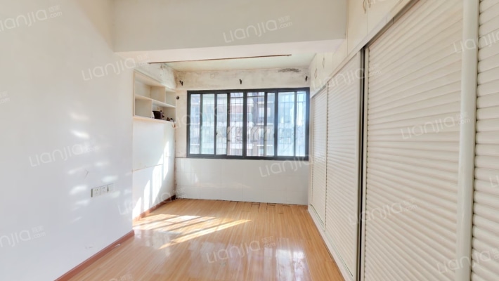 亚单角二手房实景图