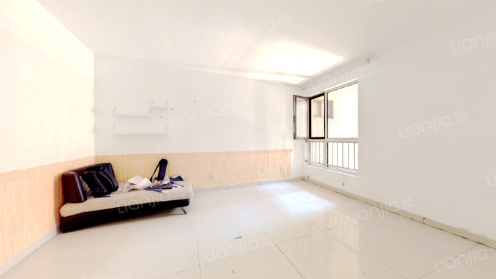 加州世纪尊品二手房实景图