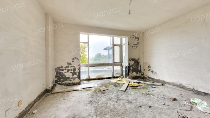 泓坊河畔二手房实景图