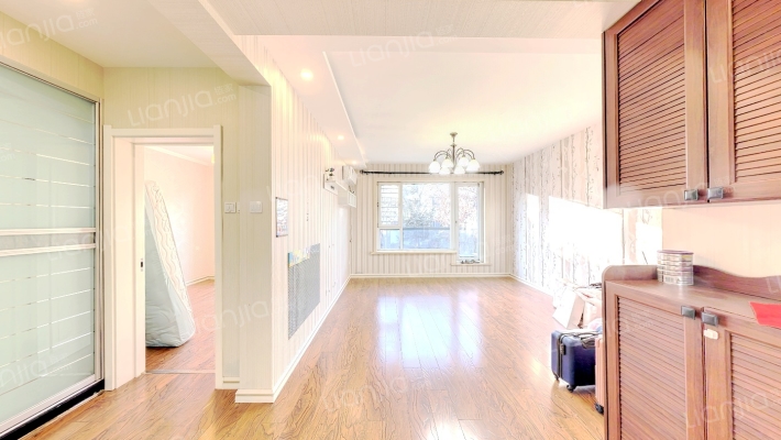 保利林语E区二期二手房实景图