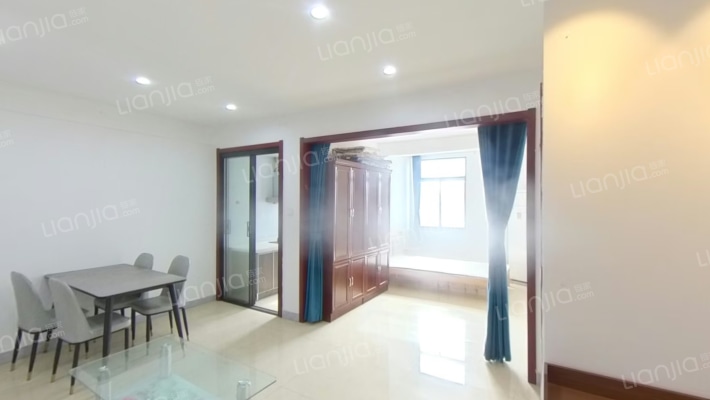 新世界广场小区二手房实景图