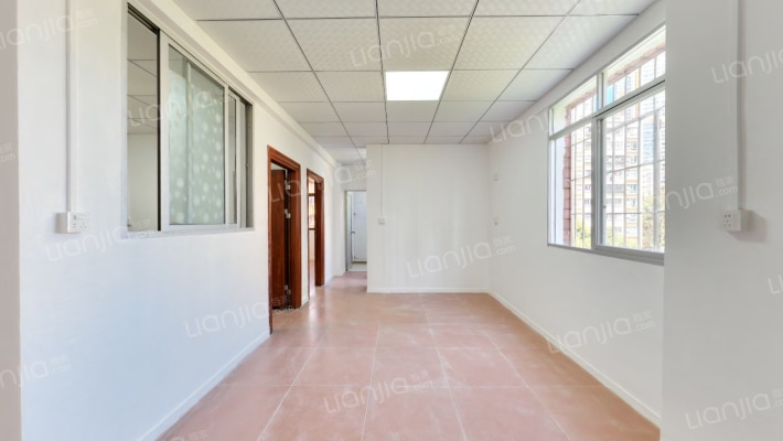 海鹰大厦二手房实景图