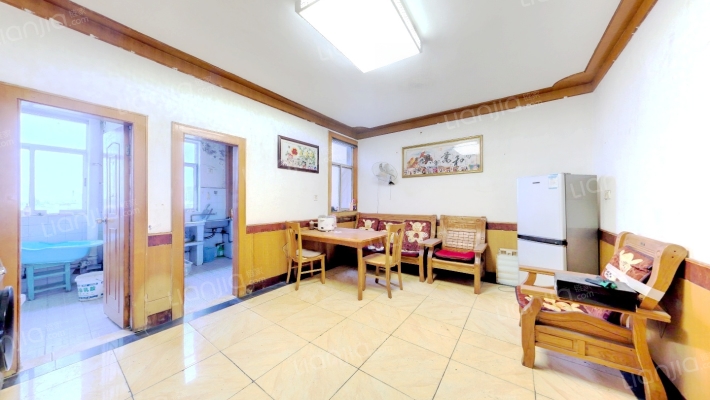 日杂综合楼二手房实景图