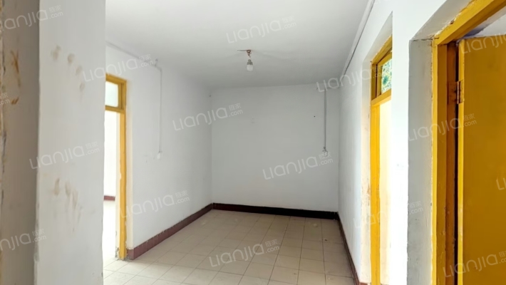 环卫处家属院二手房实景图