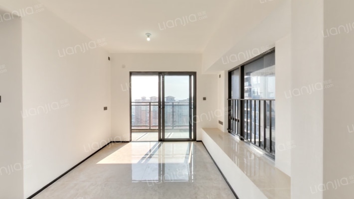 中建凤榕台二手房实景图