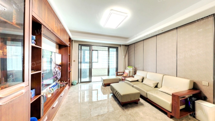 世茂璀璨滨江二手房实景图