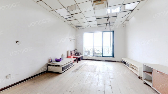 第一大街逸水湾二手房实景图