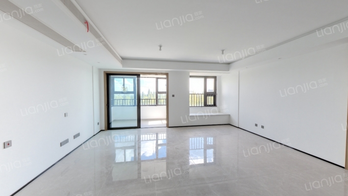 瑰丽江樾苑二手房实景图