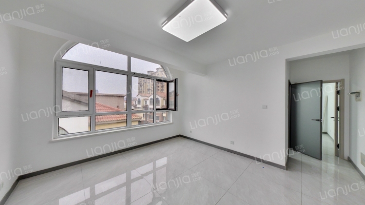 世代公园里二手房实景图