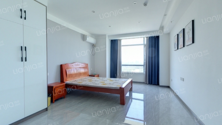 绿地中央广场铂派公寓二手房实景图