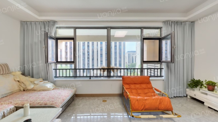 绿地新里里尔公馆二手房实景图