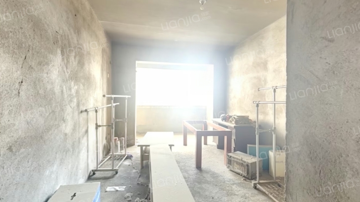 亚丁湾二手房实景图