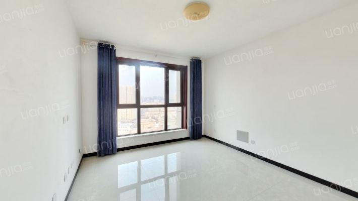 中央峰景二期二手房实景图