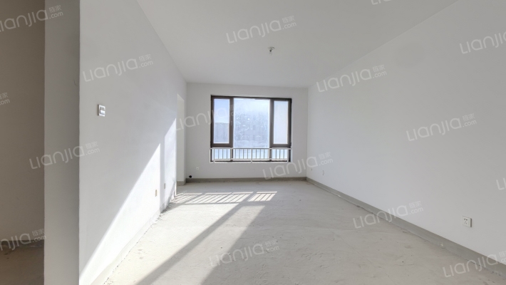 70年产权，南向小三居，中高楼层，采光无遮挡-客厅