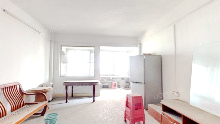 麦科特新苑二手房实景图