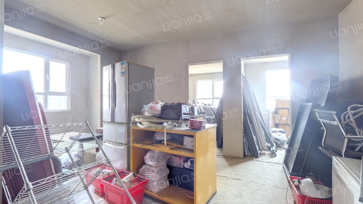 楼栋位置好可以达到全天采光，户型好，视野好-客厅