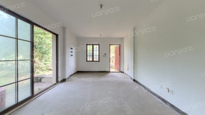 双拼湖滨别墅区二手房实景图