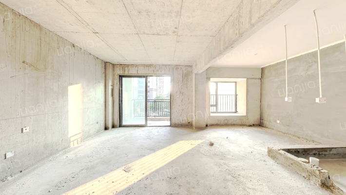 铂玥府二手房实景图