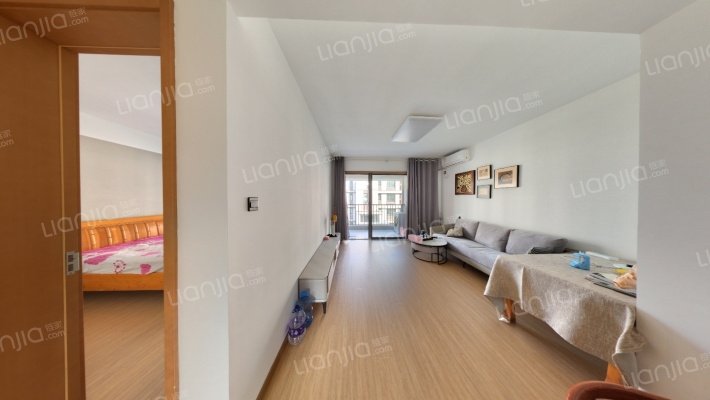 融创阿朵小镇二手房实景图