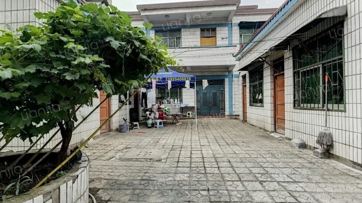 生产公司小区二手房实景图