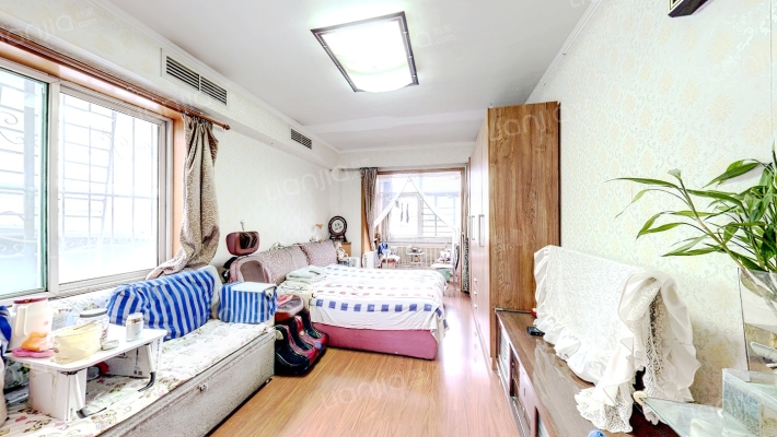 市电影公司宿舍二手房实景图